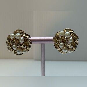 VINTAGE PEARL & GOLD LEAF CLIP ON EARRINGS- CROWN TRIFARI